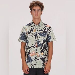 NWT VOLCOM WARBLER SHORT SLEEVE SHIRT